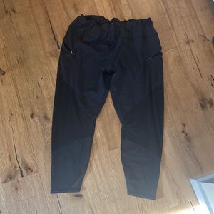 Athleta black leggings with pockets